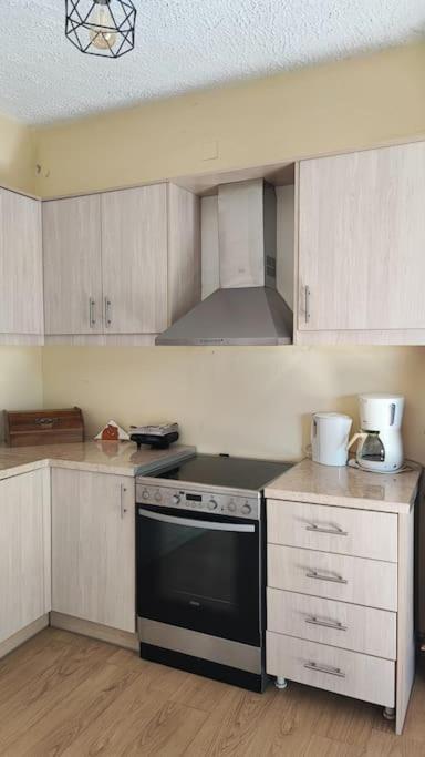 איוי תיאודורי Evas Guesthouse מראה חיצוני תמונה