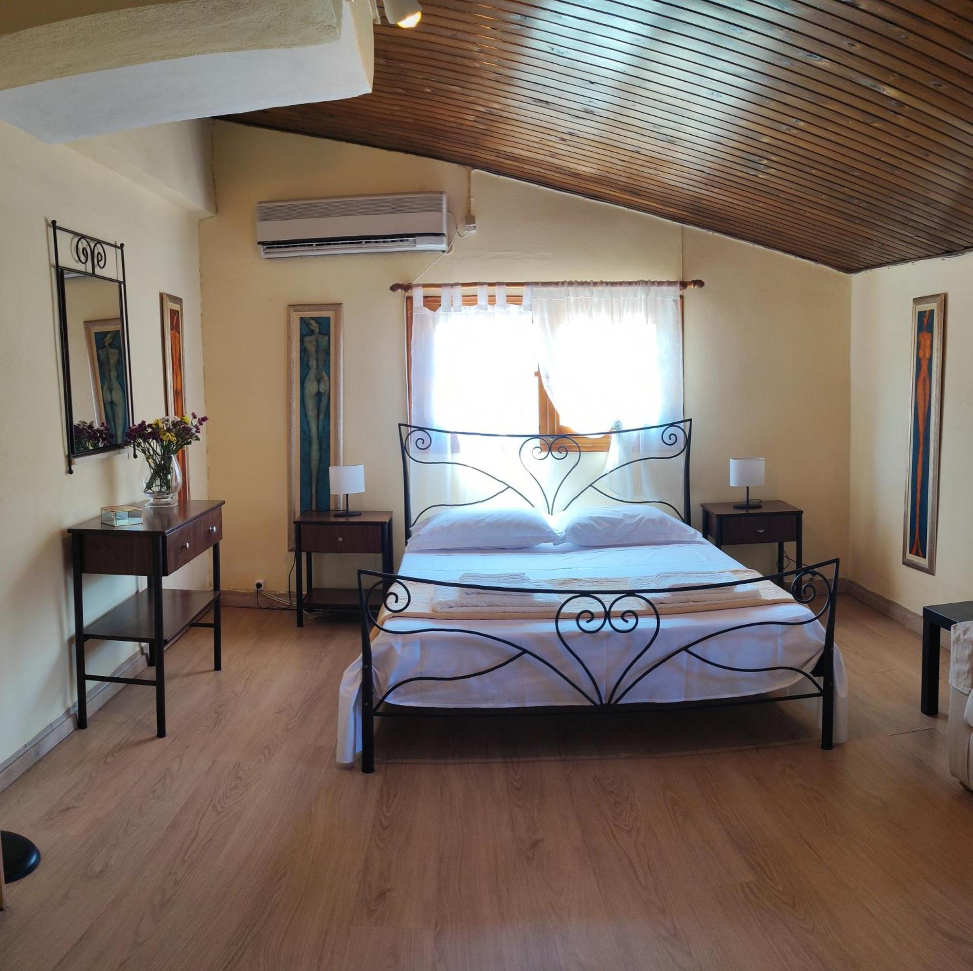 איוי תיאודורי Evas Guesthouse מראה חיצוני תמונה